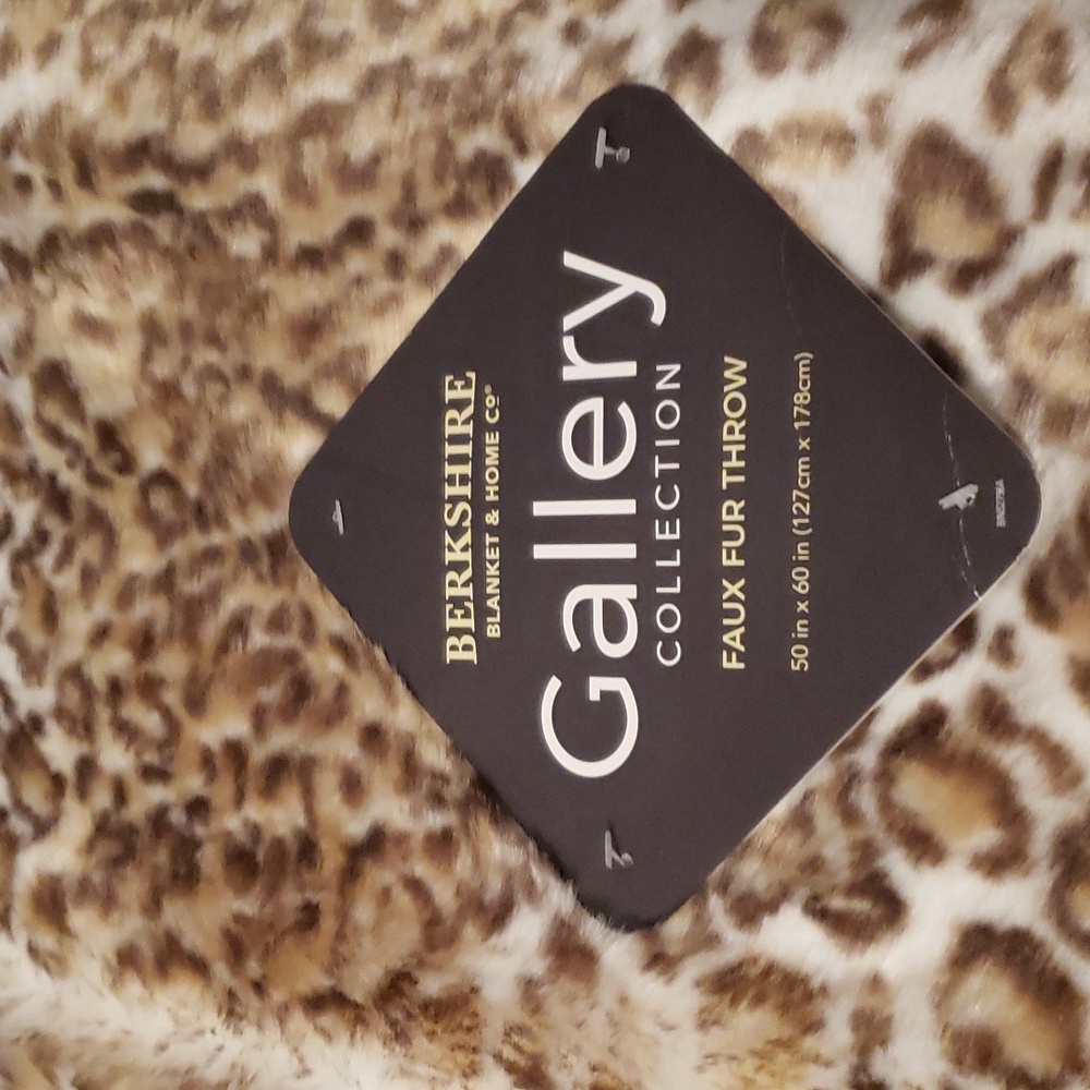 Faux fur throw blanket